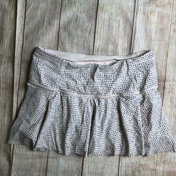 Lululemon - Polka Dot Skirt Size 6 - Picture 1 of 6